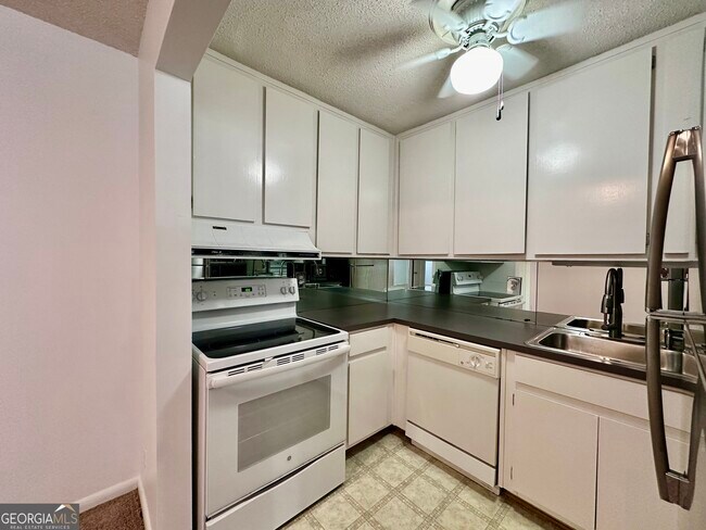 Foto del edificio - 4266 Roswell Rd NE