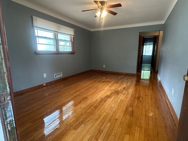 Foto del edificio - 9705 Winkler Dr