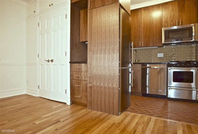 Building Photo - 253 Clermont Ave