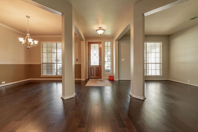 Building Photo - 604 Riley Trl