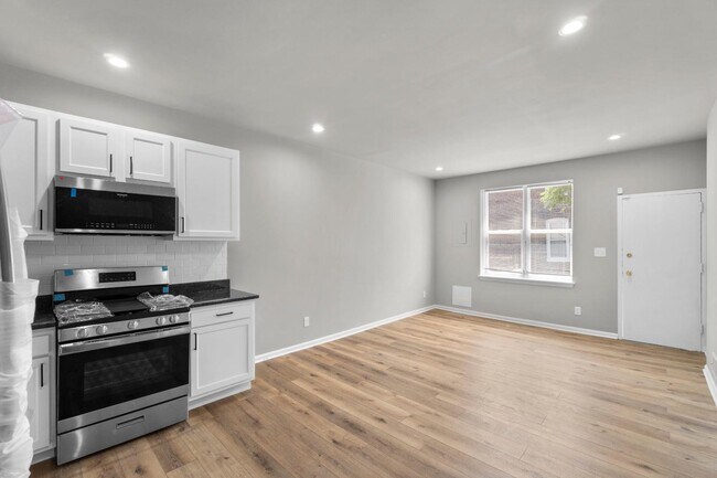Building Photo - 2505 E Fayette St