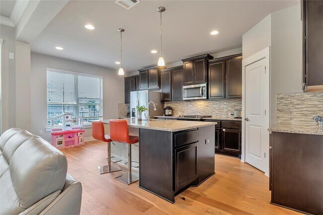 Building Photo - 9302 McKnight Lp