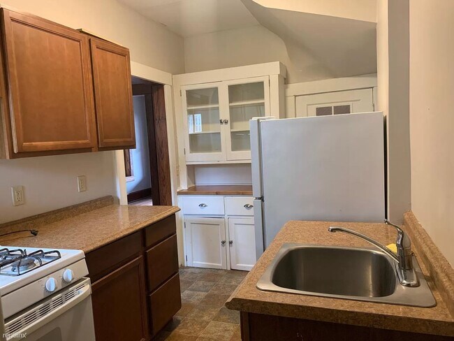 Building Photo - 2 br, 1 bath Townhome - 626 N 33rd St