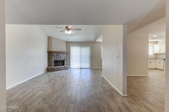 Foto del edificio - 5111 W Beverly Ln