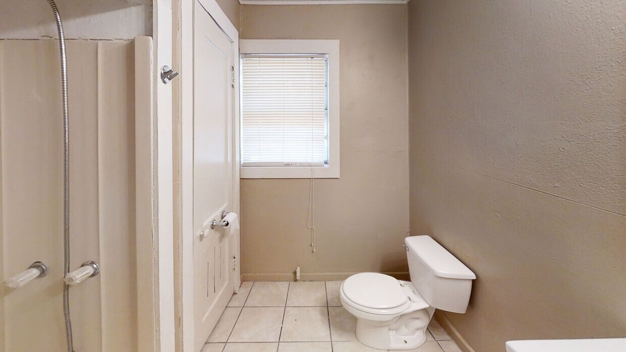 Foto principal - 1108 W 14th Ln