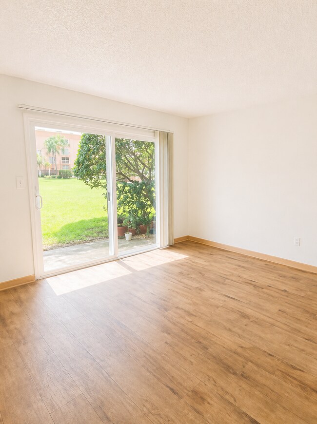 Foto del edificio - Welcome to Tampa Racquet Club – Where Comfort Meets Convenience!