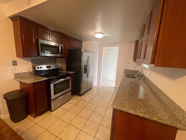 Building Photo - Ideal 4br/2ba single story with chefs kitchen