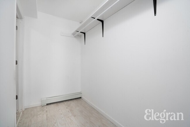 Foto del edificio - 53-27 Junction Blvd