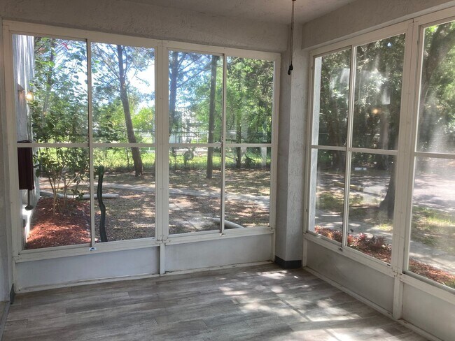 Foto del edificio - 2 bedroom, 2 bath ground level condo with ...