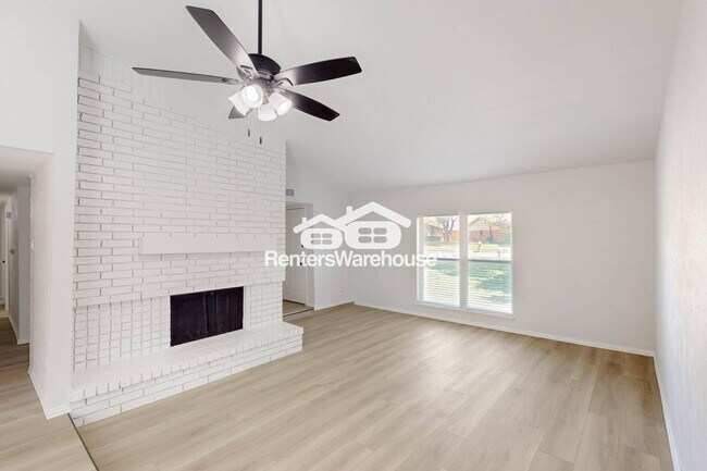 Foto del edificio - 6407 Green Oaks Dr