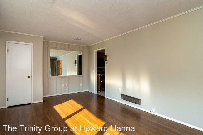 Foto del edificio - 3 br, 1 bath House - 4498 E Livingston Avenue