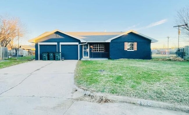 Building Photo - 4320 Suntane Cir