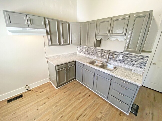 Foto del edificio - 813-817 S Main St