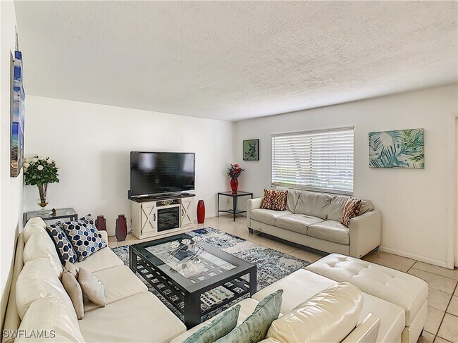 Foto del edificio - 4625 Bayshore Dr