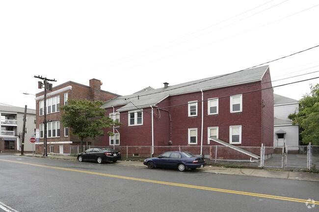 Building Photo - 559-571 Summer St