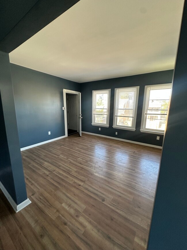 Sala de estar - 2471 Ford St