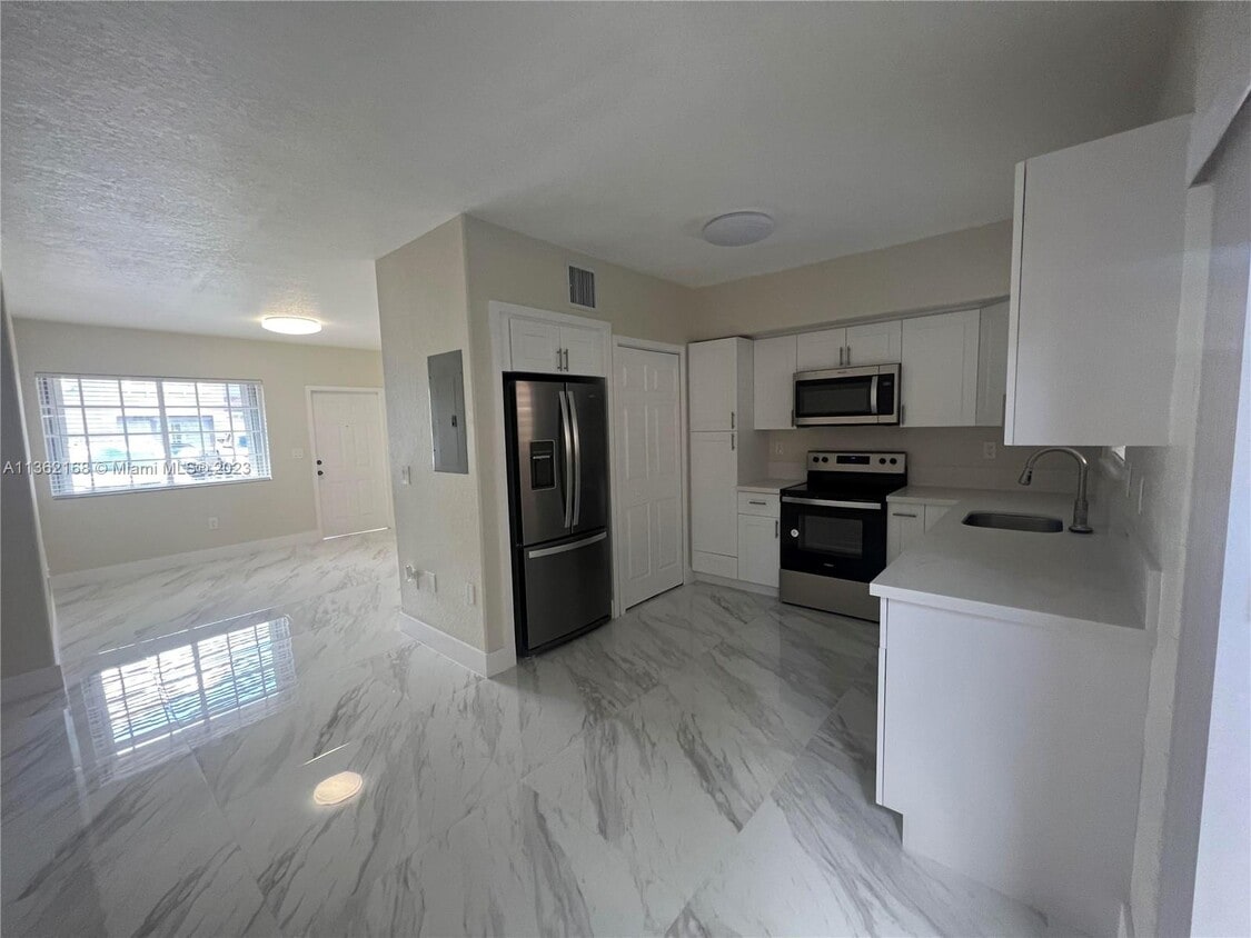 7201 NW 174th Terrace Unit 103, Miami Gardens, FL 33015 Condo for