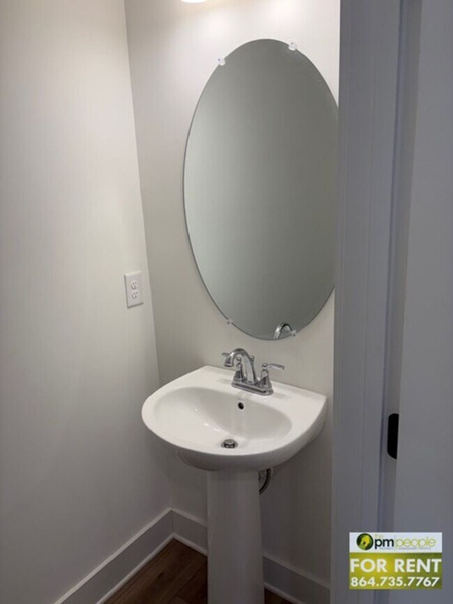 Building Photo - 3/2.5 Townhome in Excellent Greenville/Travelers Rest Location!