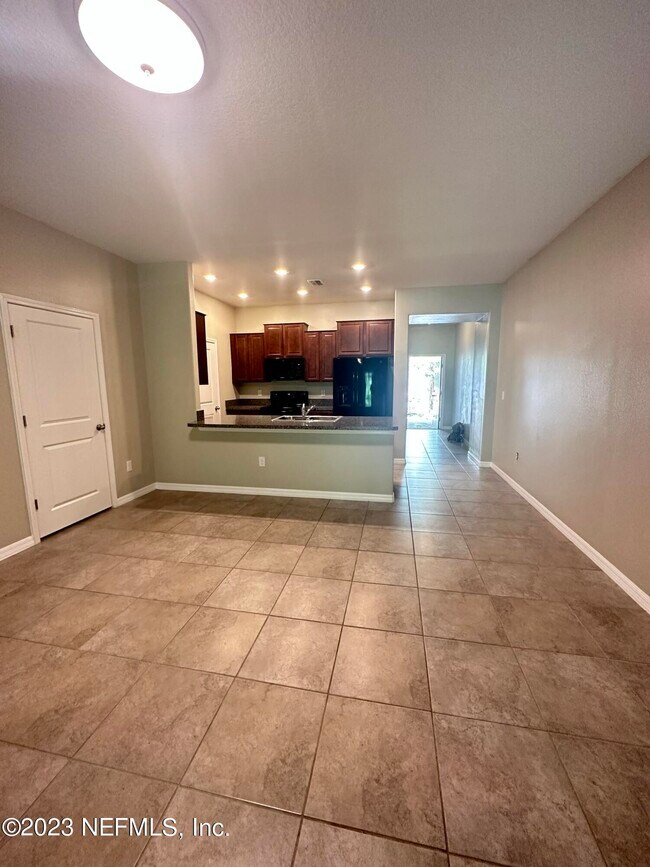 Foto del edificio - 10688 Lake Montauk Dr
