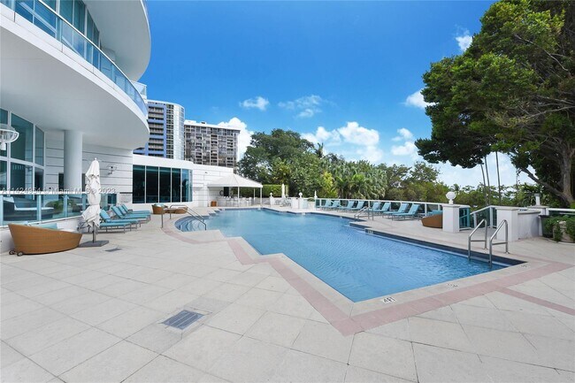 Building Photo - 2127 Brickell Ave