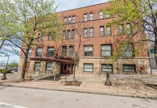 Building Photo - 1133 W 9th St
