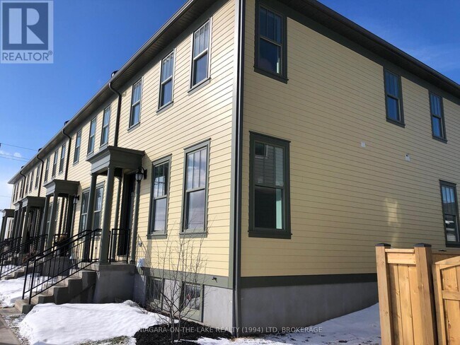 Photo du bâtiment - 10 Perez Rd