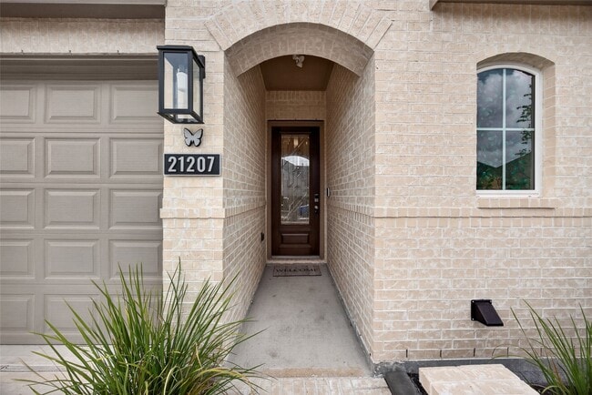 Building Photo - 21207 Electric Lgt Trl