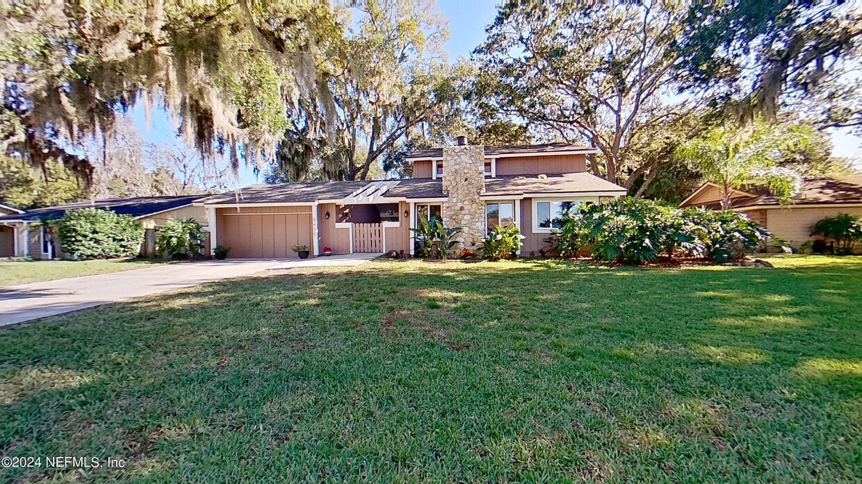 Primary Photo - 4425 Beacon Dr W