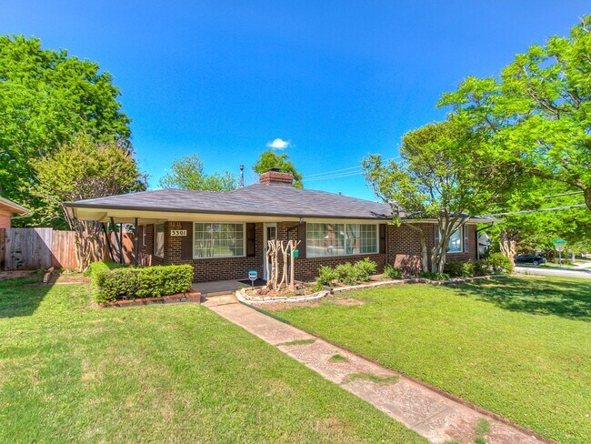 Foto del edificio - Location, Location, Location - Cute home m...