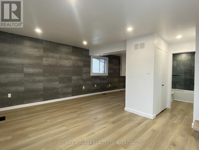 Building Photo - 6159 Cadham St