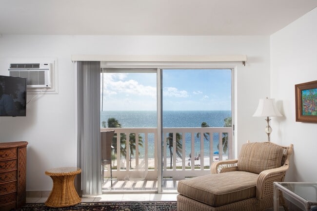 Building Photo - 2 Bedroom 1 Bathroom Furnished 5th Floor D...