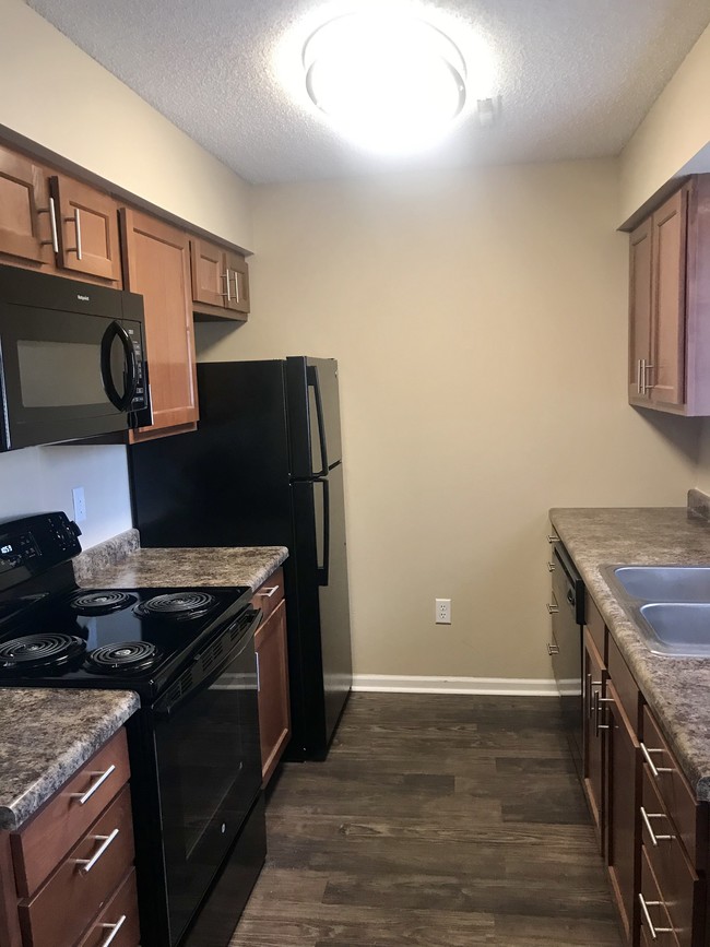 UPGRADED Apt/TH Kitchen - Meadow Chase Apartments