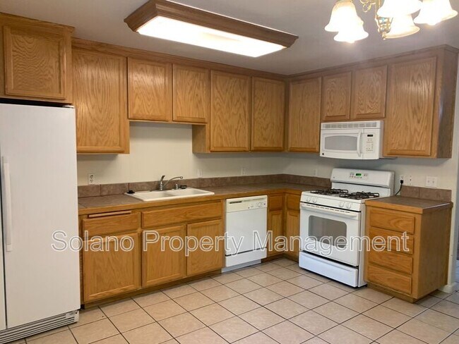 Building Photo - 607 E Monte Vista Ave