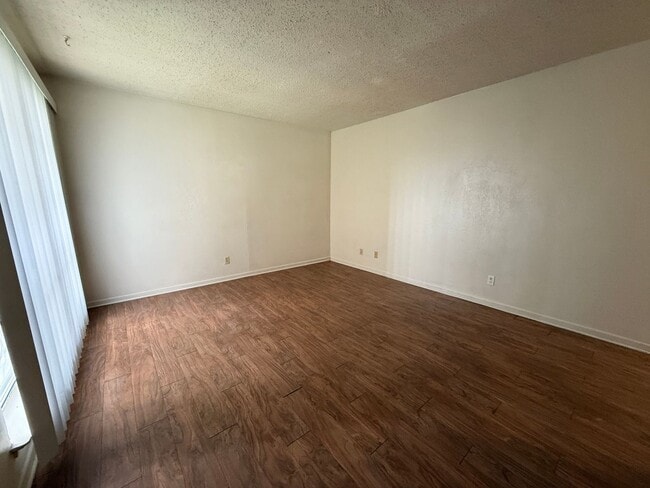 Foto del edificio - 4306 Lake Rd