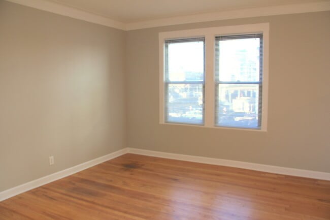 Building Photo - 3511 N Clark St