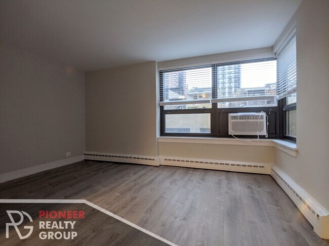 Foto del edificio - 445 W Wellington Ave