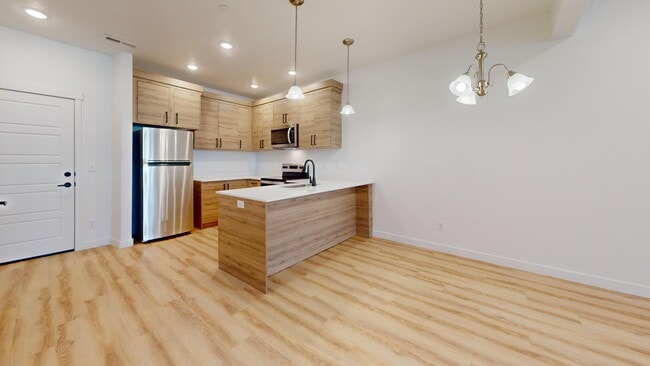 Building Photo - 1126 W 250 S