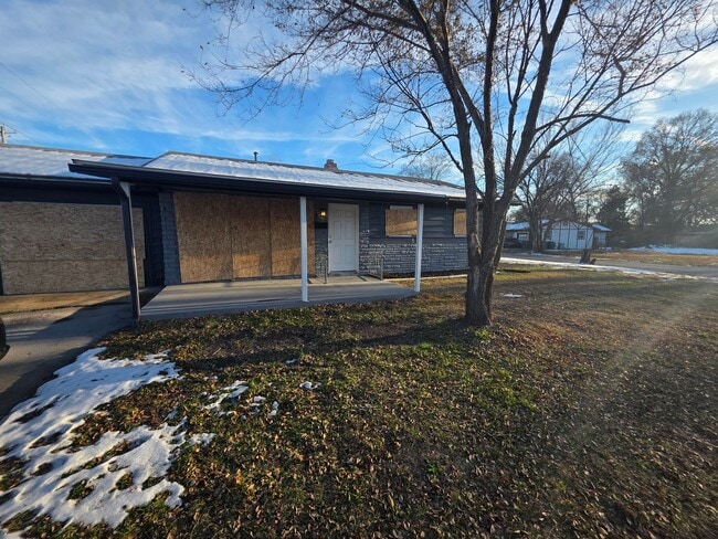 Building Photo - 2 Leonard Dr