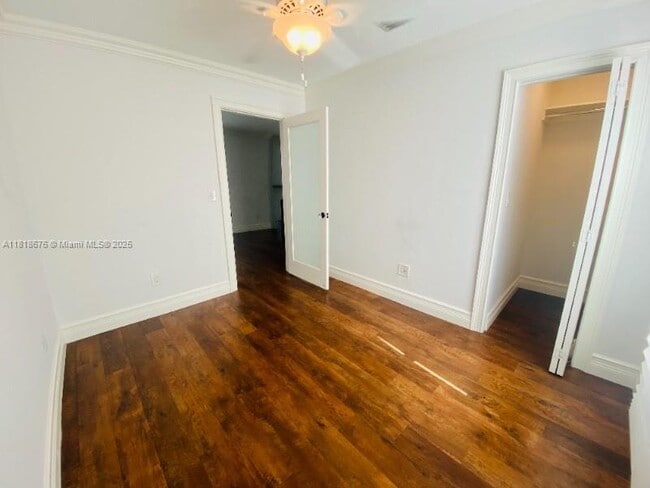 Building Photo - 828 SW 43rd Ave