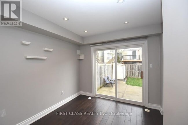 Building Photo - 42 Village Vista Way