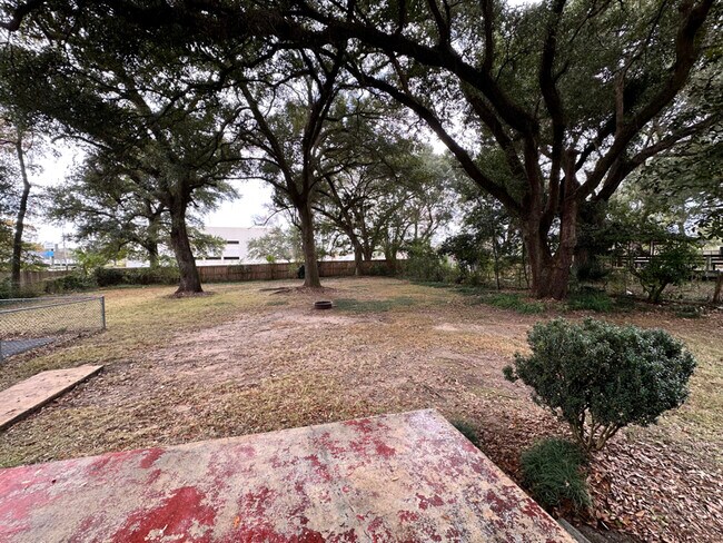 Foto del edificio - 538 Hillview Rd