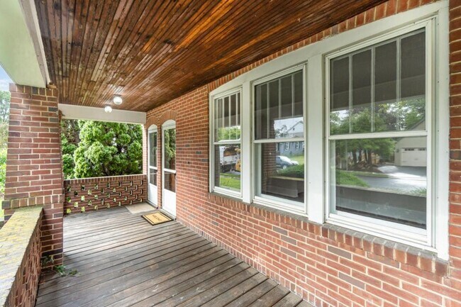 Foto del edificio - 150 Riddle Rd. Apt 1