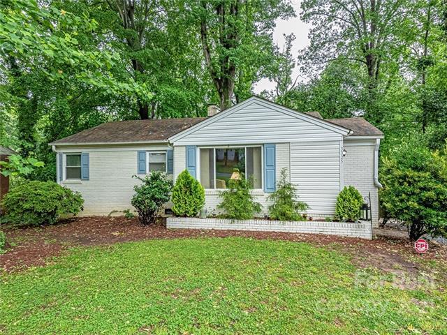 Building Photo - 3325 Eastwood Dr