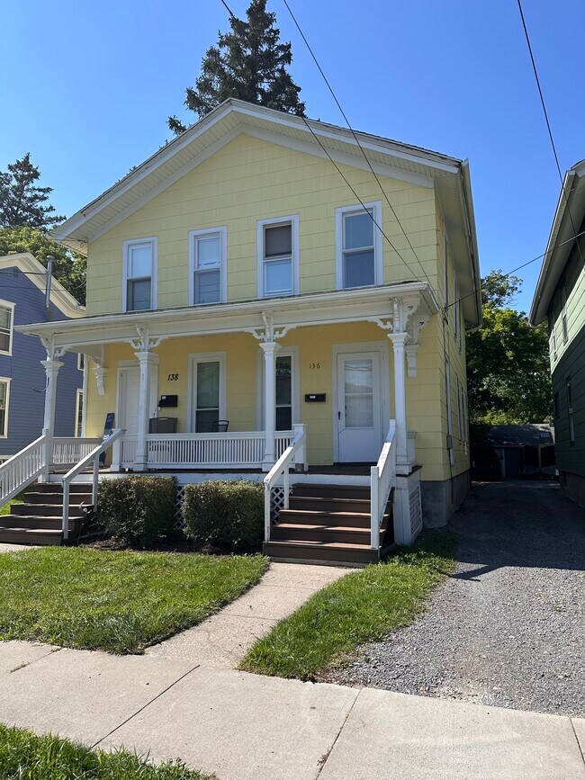 Building Photo - 136 Chapin St