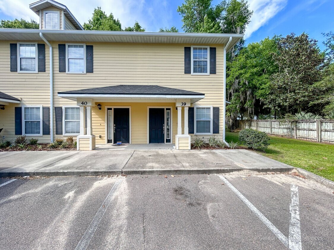 2946 SW 35th Pl, Gainesville, FL 32608 Townhome Rentals in