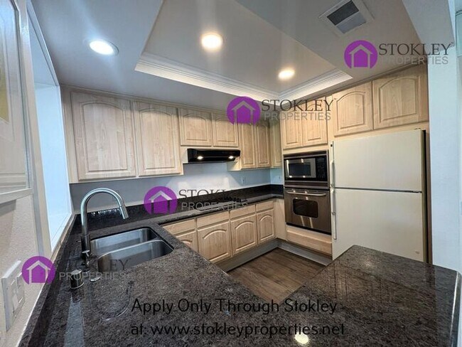 Foto del edificio - 1317 Canyonwood Ct
