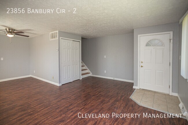Foto del edificio - Updated 3 Bedroom Banbury Condo