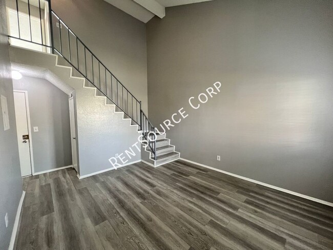 Building Photo - 2 Bedroom Two Story Town Home for Rent in ...