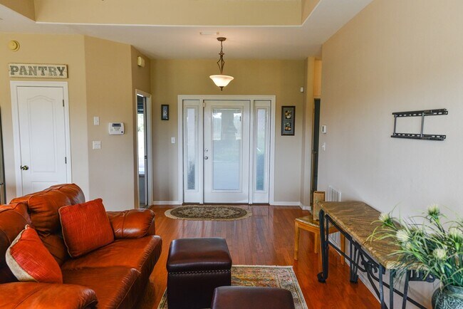 Foto del edificio - 7 Golf House Rd