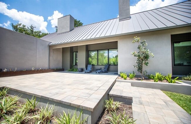 Building Photo - 2902 Oak Park Dr